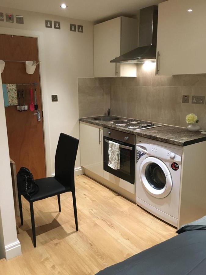 Studio Flat In The Heart Of Golders Green Лондон Екстериор снимка