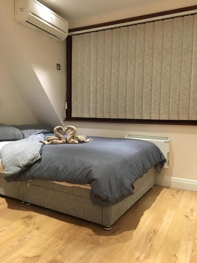 Studio Flat In The Heart Of Golders Green Лондон Екстериор снимка