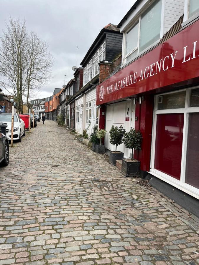 Studio Flat In The Heart Of Golders Green Лондон Екстериор снимка